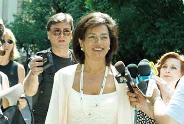 Ανέβηκαν οι τόνοι στη Βουλή για την τροπολογία μονιμοποίησης 12.000 συμβασιούχων