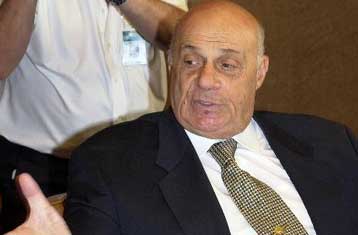 Την αναγνώριση του ίδιου και του ψευδοκράτους θέτει όρους ο Ντενκτάς για να εμπλακεί σε διάλογο