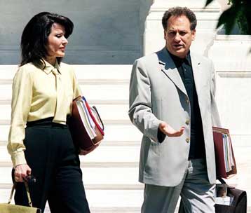 Επεσαν οι υπογραφές στα μνημόνια συνεργασίας ΥΠΕΧΩΔΕ και Αθήνα 2004