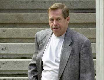 Ο Χάβελ προτρέπει τους διεθνείς οργανισμούς να ακούσουν τη φωνή του λαού