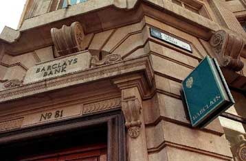 Τρεις συλλήψεις για ιντερνετική ληστεία τράπεζας στη Μ.Βρετανία