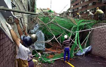 Τρεις νεκροί και δεκάδες αγνοούμενοι από τον τυφώνα Bilis στην Ταϊβάν
