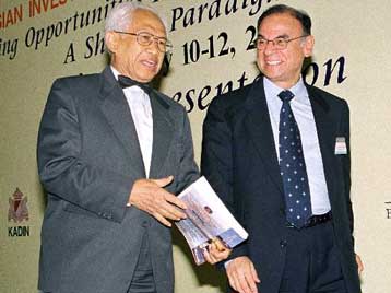 Επέμβαση της Κομισιόν για τη μείωση των τιμών του πετρελαίου