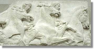 Αντίγραφα των Γλυπτών του Παρθενώνα κοσμούν το σταθμό της Ακρόπολης