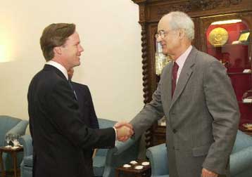 Σκληρή γλώσσα Κακλαμάνη προς Μπερνς για το ρόλο των ΗΠΑ στο Κυπριακό