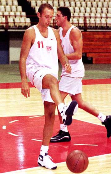 Λίγοι αλλά με πάθος… στην πρώτη του Ολυμπιακού