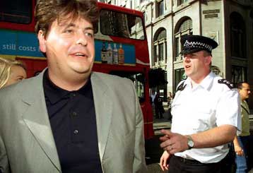 Ολιγόωρη σύλληψη Βρετανού πρώην πράκτορα που αποκάλυψε παράνομες ενέργειες της ΜΙ5