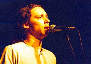 Ο Αλκίνοος Ιωαννίδης τραγουδά στη Δράμα