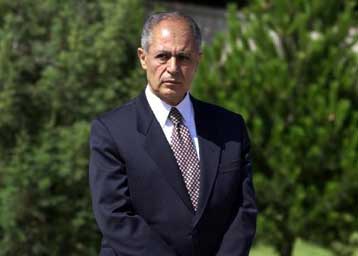 Δεύτερο όχι του Σεζέρ σε κυβερνητικό διάταγμα – Κλιμακώνεται η διαμάχη του με τον Ετζεβίτ