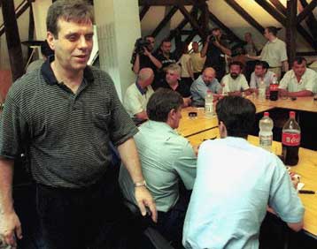 Απορρίπτει συνεργασία με τη Χάγη ο Κοστούνιτσα λόγω… έλλειψης χρόνου