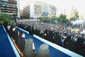 Εμμένει στα θέματα των Θρησκευτικών και του δημοψηφίσματος η Ιεραρχία