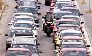 Δεν αυξάνονται τα τέλη κυκλοφορίας για το 2001