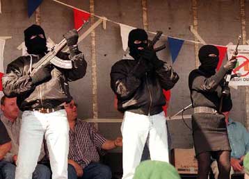 Συγκρούσεις φιλοβρετανικών παραστρατιωτικών οργανώσεων στο Μπέλφαστ