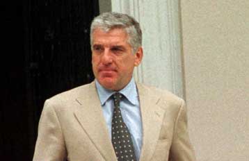 Περιορισμένη αύξηση μισθών και φορολογικές παροχές περιλαμβάνονται στο νέο προϋπολογισμό