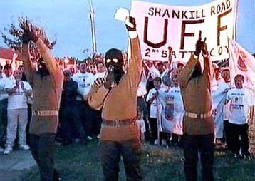 Τρεις τραυματίες από ανταλλαγή πυρών μεταξύ καθολικών και προτεσταντών στο Μπέλφαστ