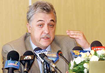 Μέσα στο 2001 οι πρώτες σημαντικές αλλαγές στο ΕΣΥ, δηλώνει ο Αλ.Παπαδόπουλος