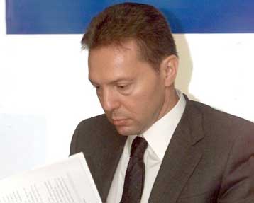 Η Εμπορική Τράπεζα δεν βλέπει την Credit Agricole ανταγωνιστικά