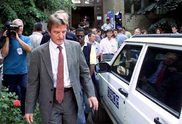 Βομβιστική επίθεση σε γραφεία του ΟΑΣΕ στην Πρίστινα