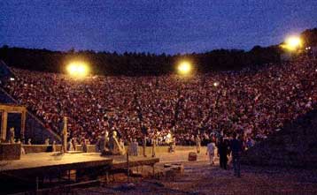 Με τον Ηρακλή Μαινόμενο κλείνει το Ελληνικό Φεστιβάλ στην Επίδαυρο