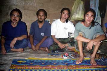 Τρεις ομήρους απελευθέρωσε η Αμπού Σαγιάφ, τους υπόλοιπους το Σάββατο