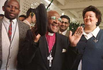 Επιστρέφω στη Νότιο Αφρική για να αναπαυθώ δηλώνει ο Ντέσμοντ Τούτου