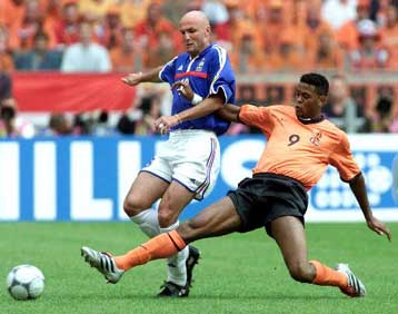 Τη θέση του Μπλαν στην ενδεκάδα των τρικολόρ θέλει ο Λεμπέφ, αλλιώς θα εγκαταλείψει την εθνική