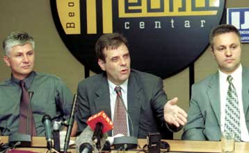 Προβάδισμα Κοστούνιτσα έναντι του Μιλόσεβιτς, αναφέρουν οι τελευταίες δημοσκοπήσεις