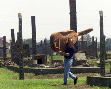 Κτίσμα του Αουσβιτς μετατρέπεται σε ντισκοτέκ