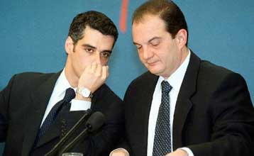 Διαψεύδει η ΝΔ τις πληροφορίες για απομάκρυνση ή αντικατάσταση του Αρη Σπηλιωτόπουλου