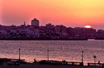 Επίσημη πρόσκληση να επισκεφθούν τη Λιβύη δέχτηκαν Ετζεβίτ και Τζεμ