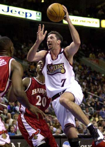 Η Φιλαδέλφεια κράτησε τον Κούκοτς – Υπέγραψε και ο Στογιάκοβιτς