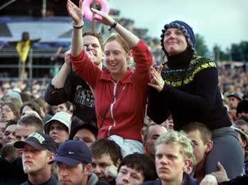 Στη μάχη των εκλογών και 12 ροκ γκρουπ της Γιουγκοσλαβίας