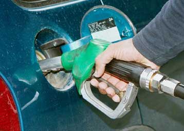 Φόβοι για εκτροχιασμό του πληθωρισμού το 2000