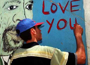 Βροχή έπεφταν οι προτάσεις γάμου… από τον ουρανό της Αγκυρας