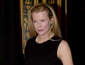 Αντιδράσεις προκαλεί στην Αφρική η νέα ταινία της Κιμ Μπέισινγκερ