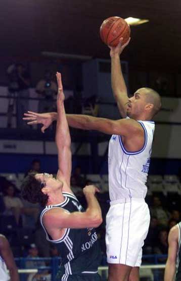 Η Νήαρ Ηστ απέκτησε τον Μάικ Ναχάρ