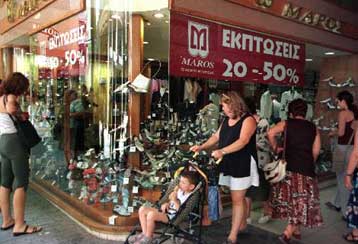 Διακεκομμένο ωράριο από την Τετάρτη στα καταστήματα όλης της χώρας