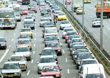 Τα τροχαία ατυχήματα σημάδευσαν το τετραήμερο