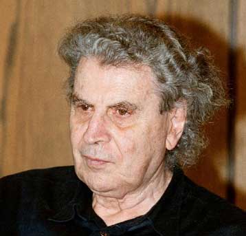 Η ζωή και το έργο του Μίκη Θεοδωράκη έγινε παράσταση