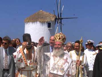 Στην Τήνο ο Πρόεδρος της Δημοκρατίας -Στην Εκατονταπυλιανή της Πάρου ο Χριστόδουλος