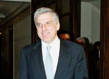 Συναντήσεις Παπαντωνίου με ΣΕΒ, ΕΒΕΑ και ΑΔΕΔΥ για το φορολογικό μετά το Δεκαπενταύγουστο