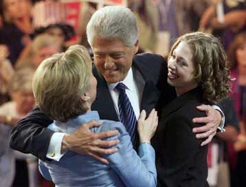 Αποχαιρέτισε τους Δημοκρατικούς ο Μπιλ Κλίντον, ανοίγοντας το δρόμο για τον Αλ Γκορ