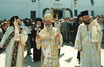 Δεν αγωνιζόμαστε για υλικά συμφέροντα, δηλώνει από την Πάρο ο Αρχιεπίσκοπος Χριστόδουλος