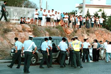 Τέλος στον πόλεμο των συμμοριών θέλει να βάλει ο Μ.Χρυσοχοΐδης