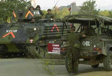 Kατάληψη σερβικού εργοστασίου από την ΚFOR πυροδοτεί επεισόδια στη Μιτρόβιτσα