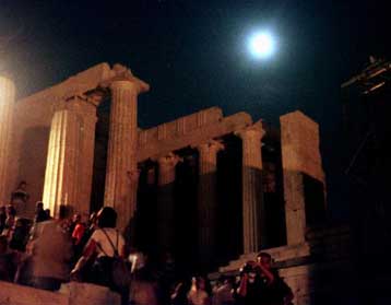 Eντυπωσιακή η Πανσέληνος του Δεκαπενταύγουστου