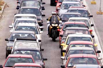 Ερημώνουν τα αστικά κέντρα εν όψει της γιορτής της Μεγαλόχαρης