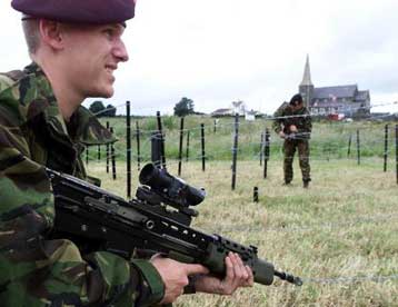 Αποτρέπεται βομβιστική επίθεση στη Β. Ιρλανδία με συνεργασία Ιρλανδών και Βρετανών