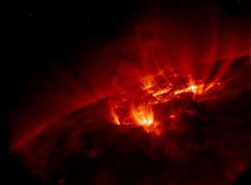 Εντυπωσιακές εκρήξεις στην επιφάνεια του Ηλίου φωτογραφίζει ο δορυφόρος Trace