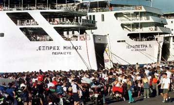 Εγκαταλείπουν την πρωτεύουσα οι εκδρομείς του Δεκαπενταύγουστου